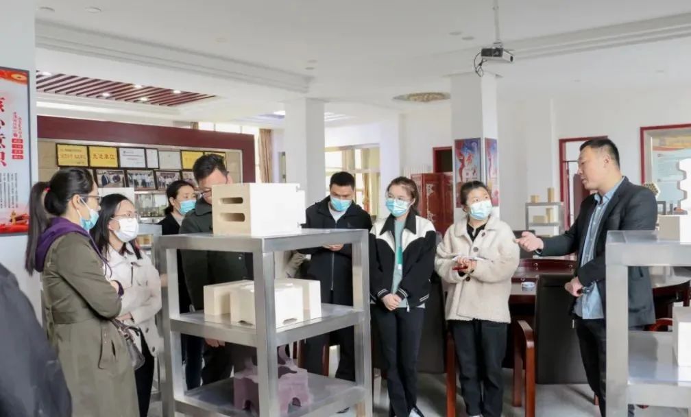 榮盛科技集團(tuán)2022年榮盛耐材季度新員工生產(chǎn)基地參觀(guān)學(xué)習(xí)圓滿(mǎn)結(jié)束