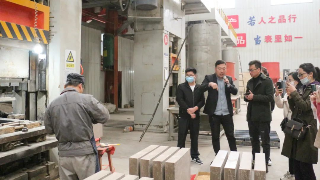 榮盛科技集團(tuán)2022年榮盛耐材季度新員工生產(chǎn)基地參觀(guān)學(xué)習(xí)圓滿(mǎn)結(jié)束