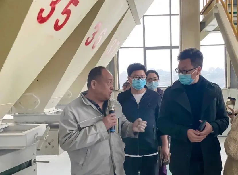榮盛科技集團(tuán)2022年榮盛耐材季度新員工生產(chǎn)基地參觀(guān)學(xué)習(xí)圓滿(mǎn)結(jié)束