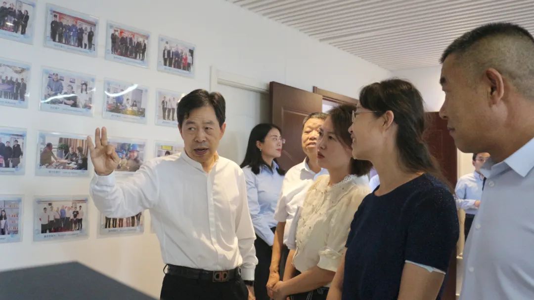 新密市委常委、政法委書(shū)記劉軍杰一行蒞臨榮盛科技集團(tuán)調(diào)研指導(dǎo)